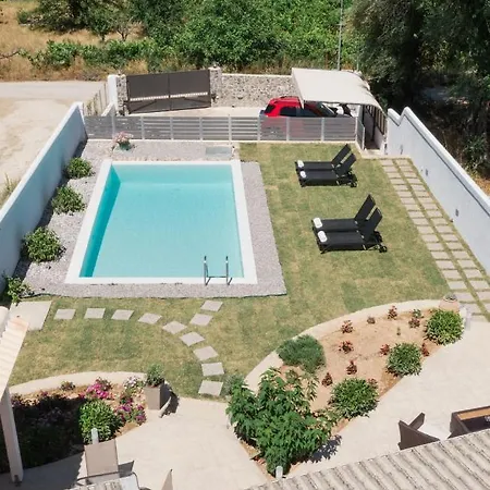 Katikia House Κομπίτσι