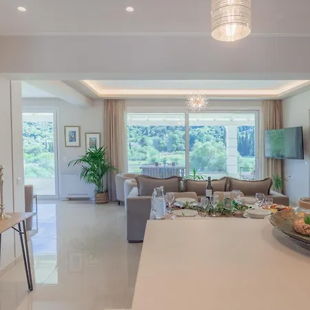 Katikia House Κομπίτσι