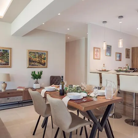 Katikia House Κομπίτσι