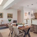 Katikia House Kompítsion
